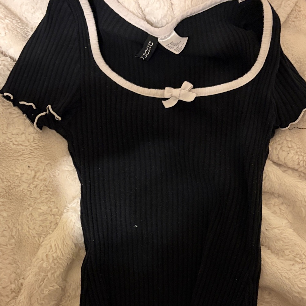 H&M Black Ribbed Short Sleeve Top with White Trim & Bow